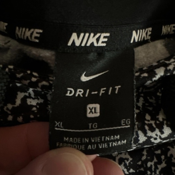 Nike Dri Fit Men’s XL Black White Noise Hooded Swoosh Sweatshirt  800499-043 - Picture 4 of 9